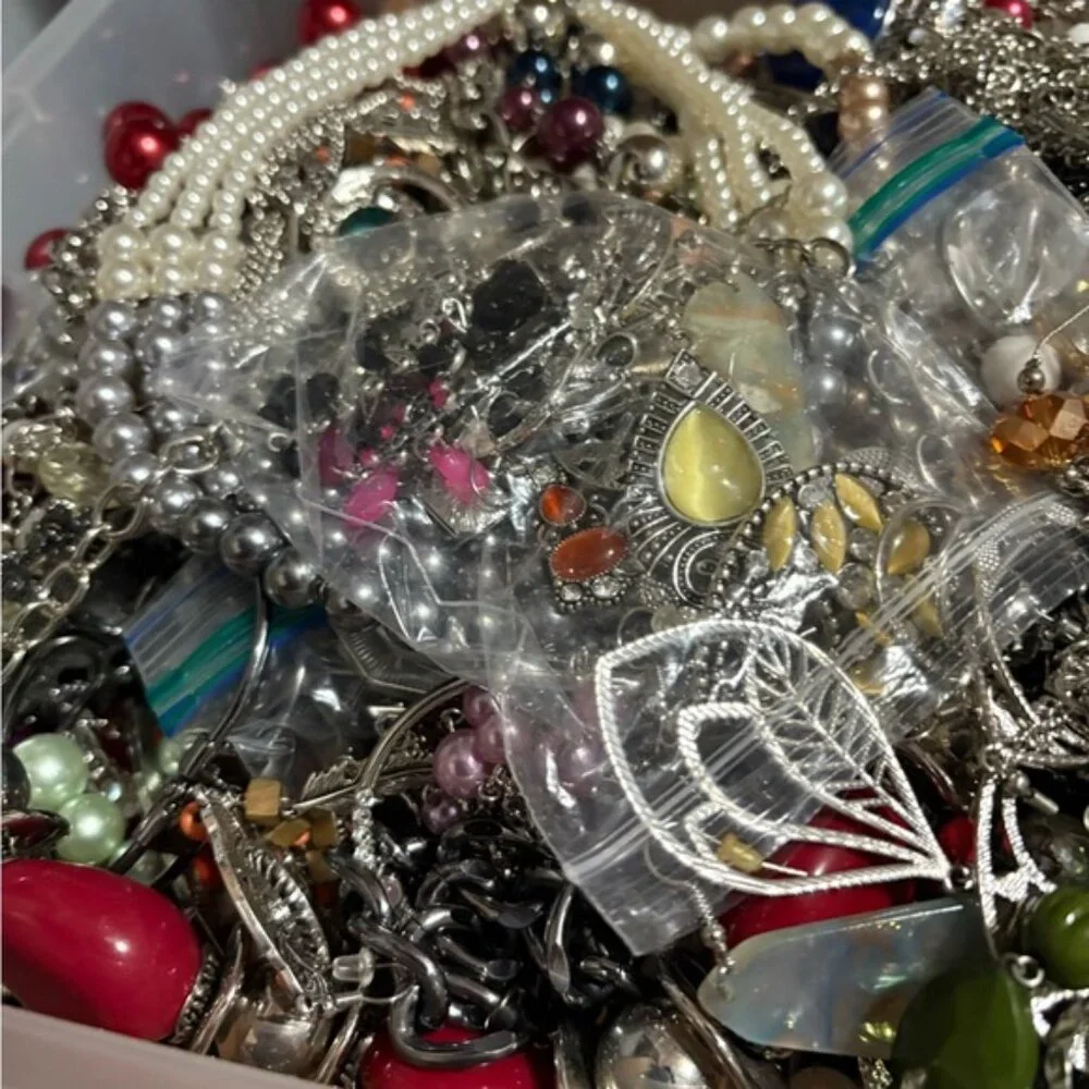 BLOW-OUT SALE! PAPARAZZI 50 PIECE LOT OF NECKLACES EARRING SETS OR EARRINGS-NWOT - Picture 4 of 5